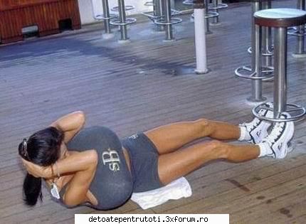 Prea multe flotari , mai trebuie abdominale ! - Click pe poza pentru zoom - CAMERA DE RAS si POZE FUNY